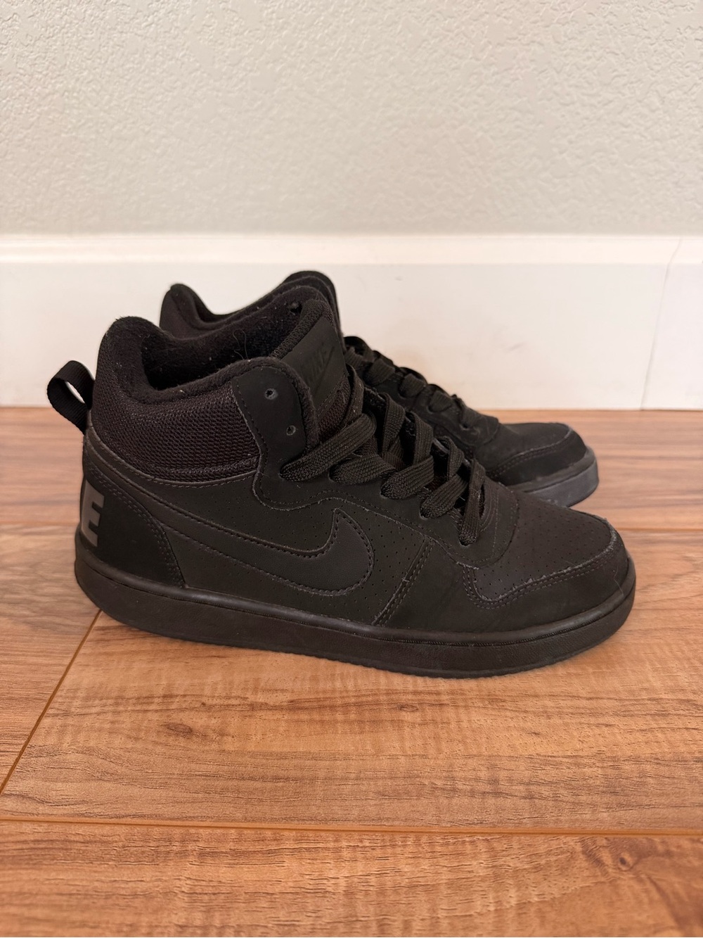 Nike Black Court Borough Mid Basketball Sneakers Youth Size 6 - Picture 4 of 8